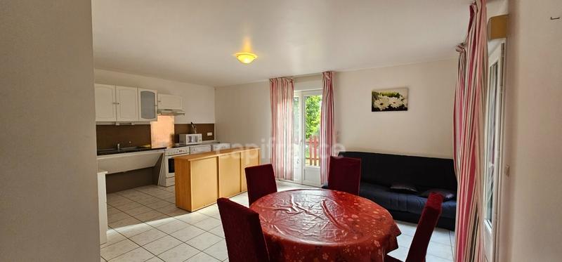 Maison - 225 m² - 9 pièces