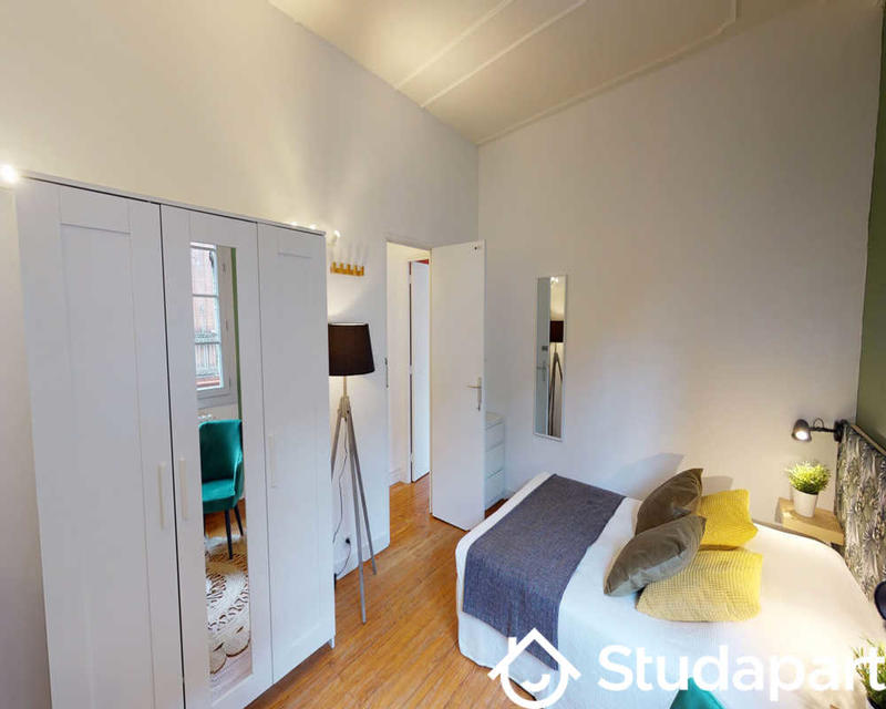 Chambre - 100 m² - 1 pièce