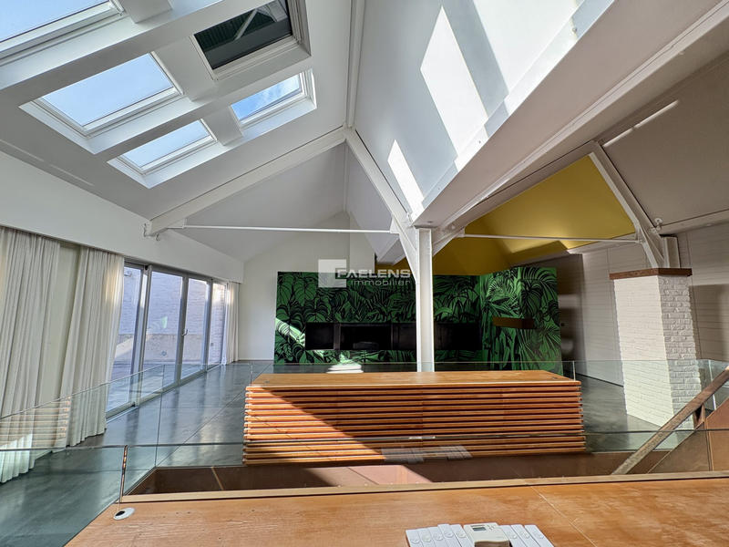 Maison - 435 m² - 5 pièces