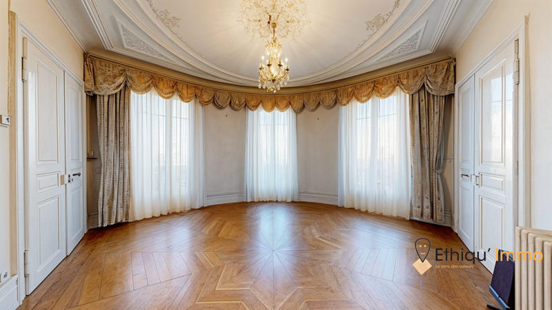 Appartement - 126 m² - 5 pièces