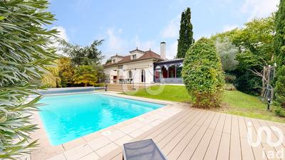 Maison - 280 m² - 8 pièces