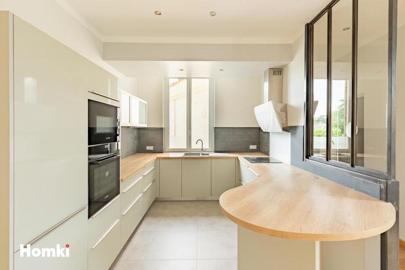 Studio - 150 m² - 5 pièces