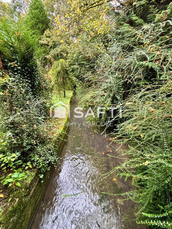 Maison - 248 m² - 9 pièces