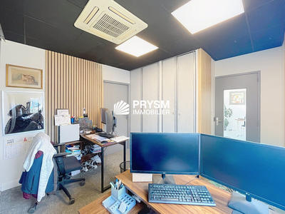 Local d'activités - 242 m²