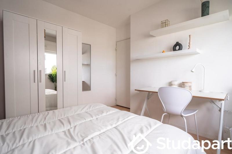 Chambre - 11 m² - 1 pièce