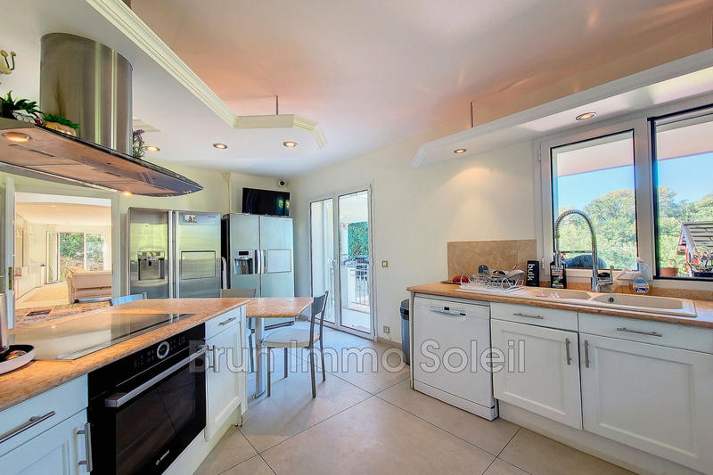 Propriété - 333 m² - 9 pièces