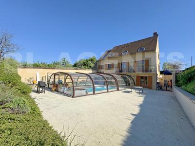 Maison - 243 m² - 8 pièces