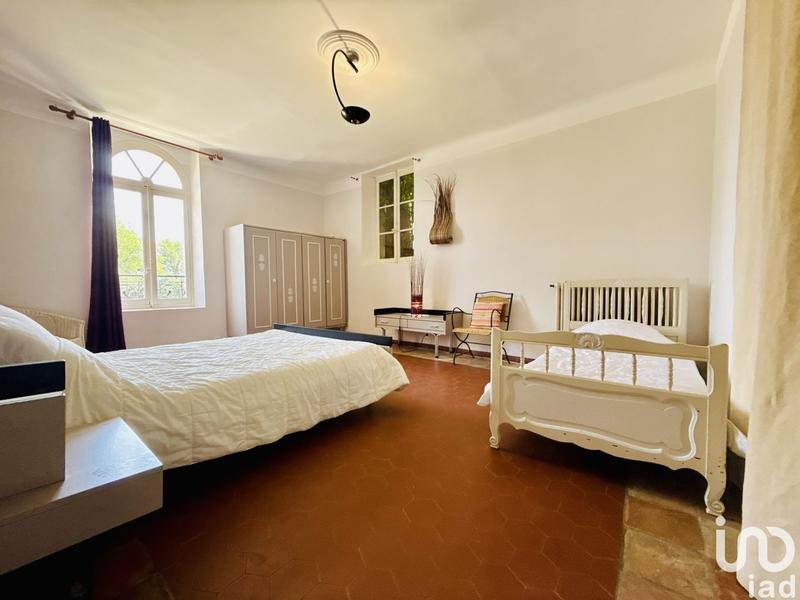 Maison - 1 000 m² - 11 pièces