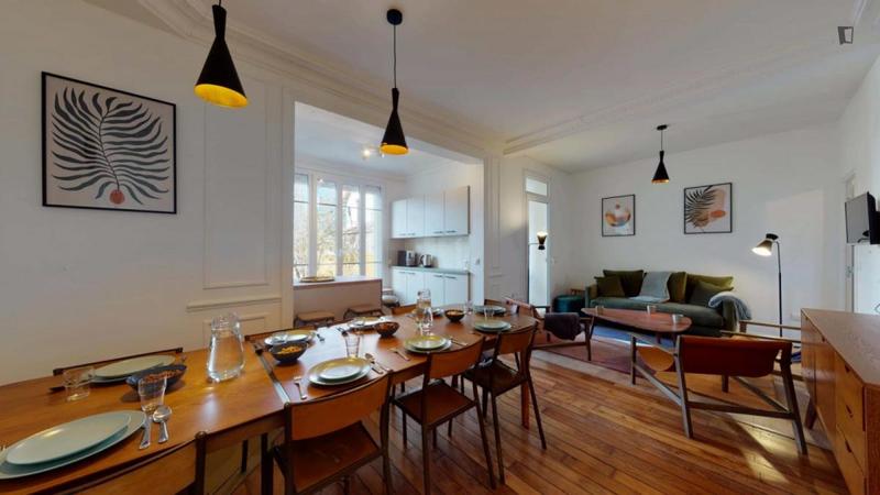 Chambre - 13 m² - 8 pièces