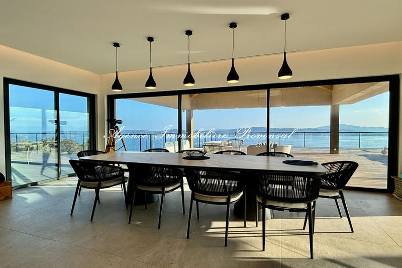 Maison contemporaine - 383 m² - 6 pièces