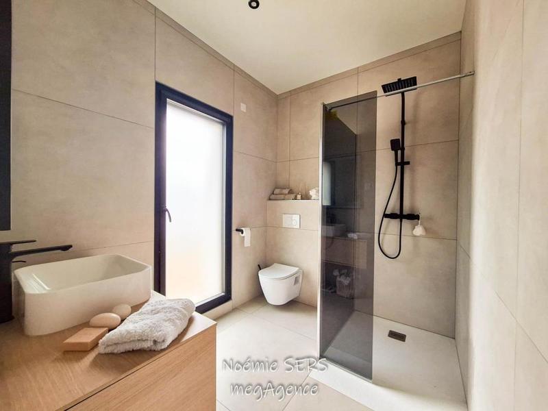 Maison - 220 m² - 7 pièces