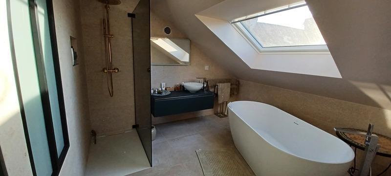 Maison - 202 m² - 9 pièces