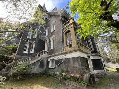 Maison - 241 m² - 8 pièces