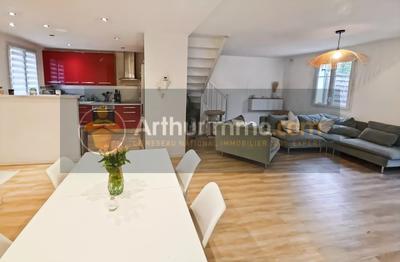 Maison - 102 m² - 6 pièces