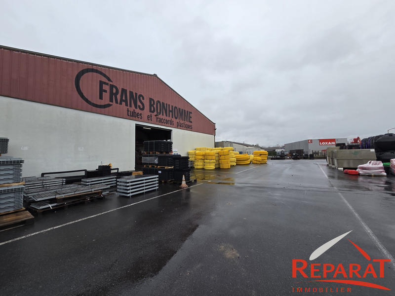 Local commercial - 1 100 m²