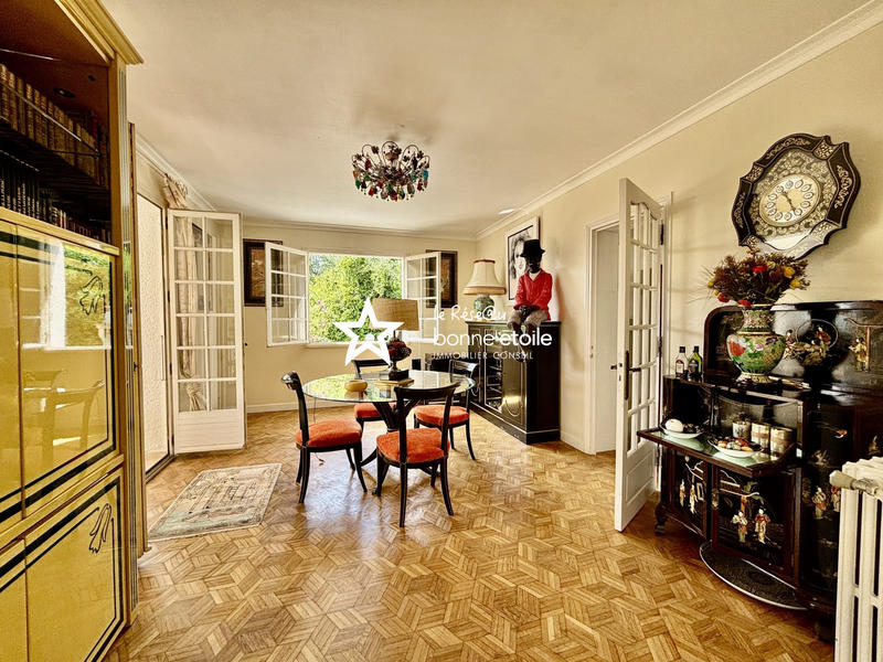 Maison - 250 m² - 8 pièces