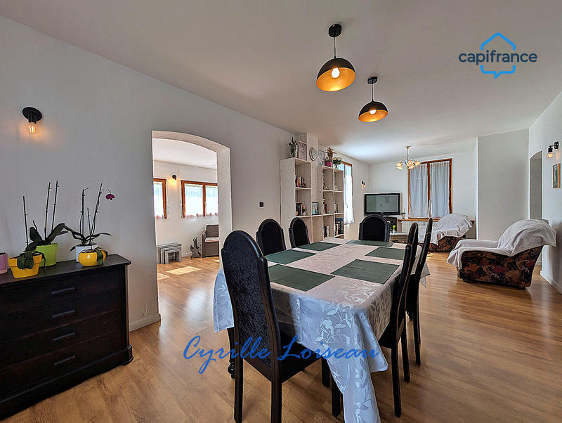 Maison - 172 m² - 12 pièces