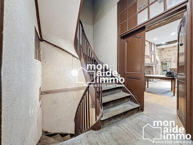 Maison - 300 m² - 12 pièces