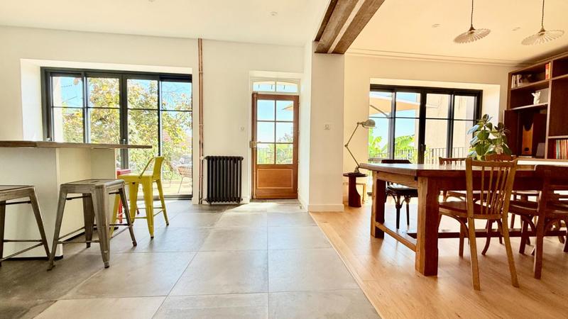 Maison - 209 m² - 9 pièces