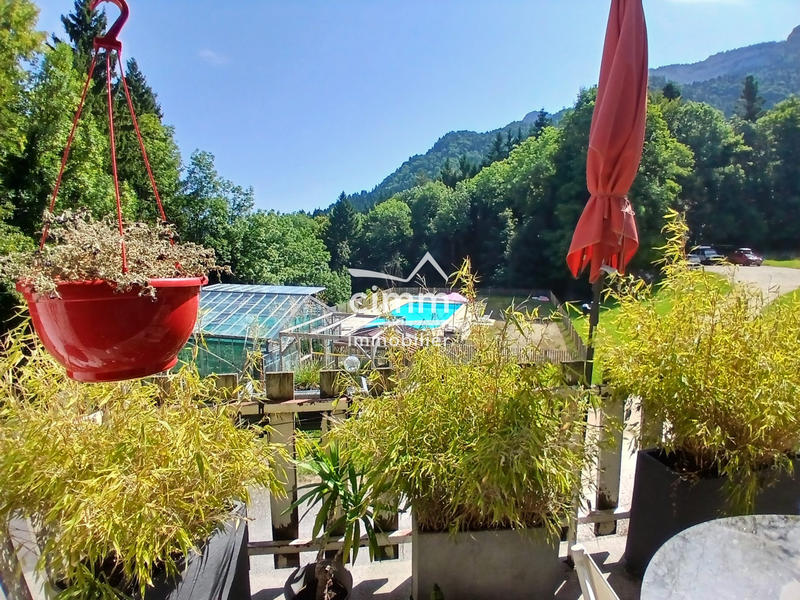 Maison - 240 m² - 4 pièces