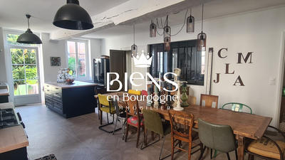 Maison - 259 m² - 8 pièces