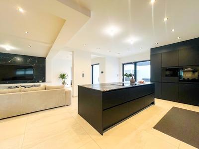 Maison contemporaine - 218 m² - 7 pièces