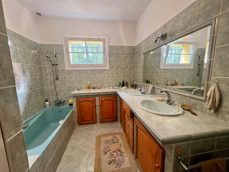 Villa - 221 m² - 6 pièces