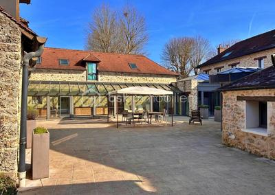 Propriété - 785 m² - 21 pièces