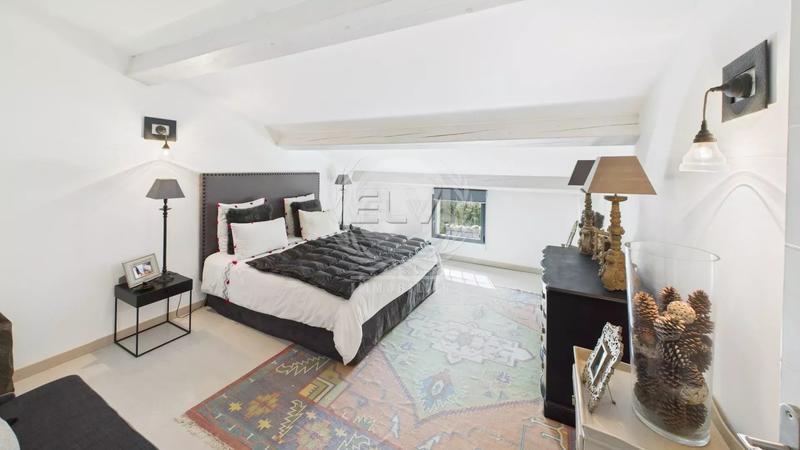 Maison - 283 m² - 5 pièces