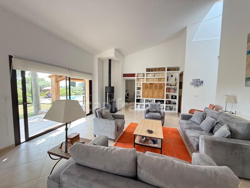 Villa - 293 m² - 10 pièces