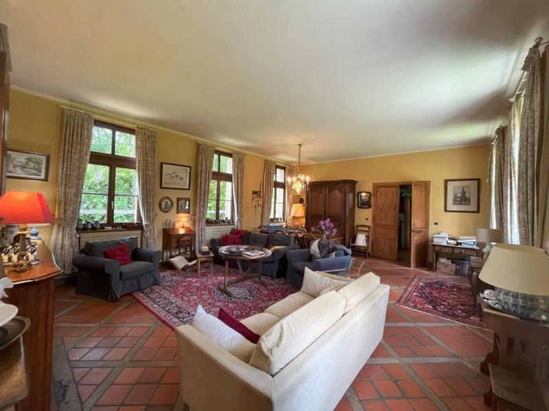 Maison - 284 m² - 9 pièces