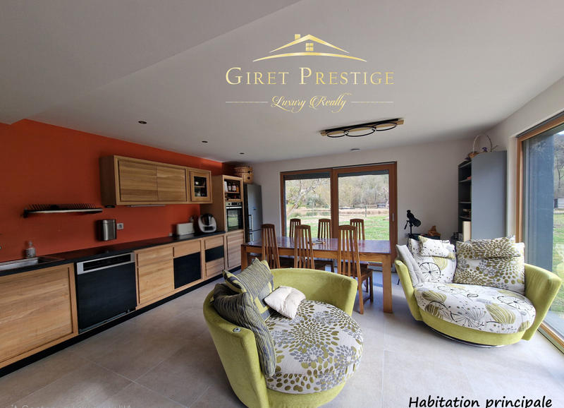 Propriété - 260 m² - 16 pièces