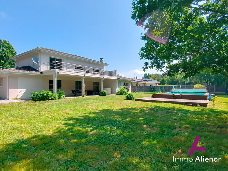 Maison - 197 m² - 7 pièces