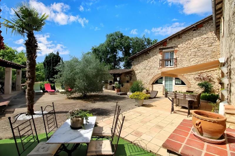 Propriété - 1 m² - 11 pièces