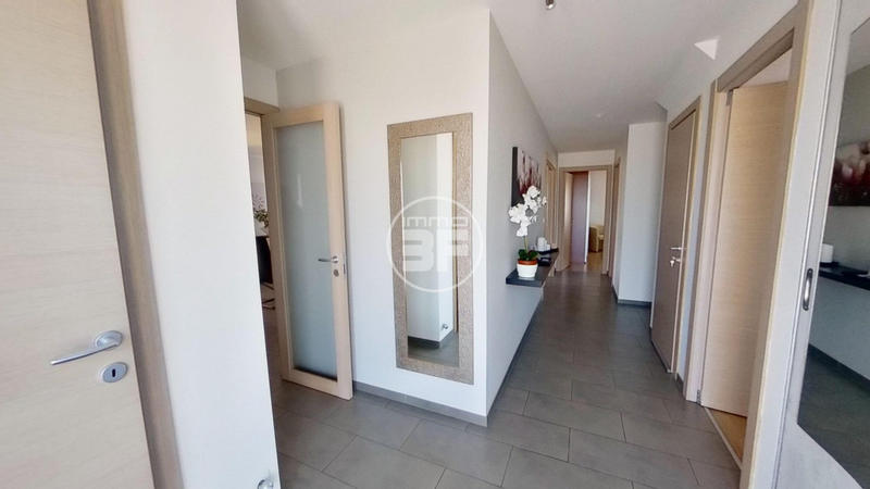 Maison - 260 m² - 6 pièces