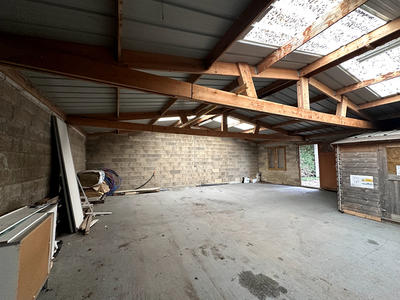 Local d'activité / Entrepôt - 207 m² - 4 pièces