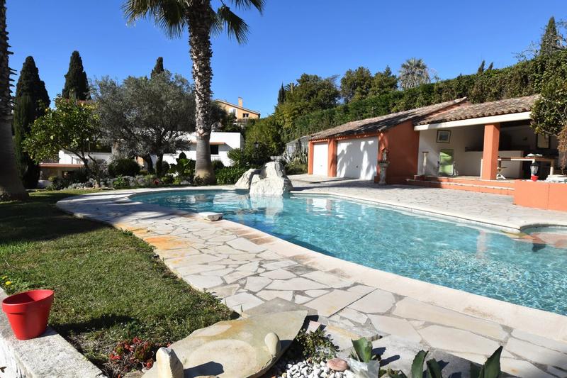 Maison - 306 m² - 8 pièces