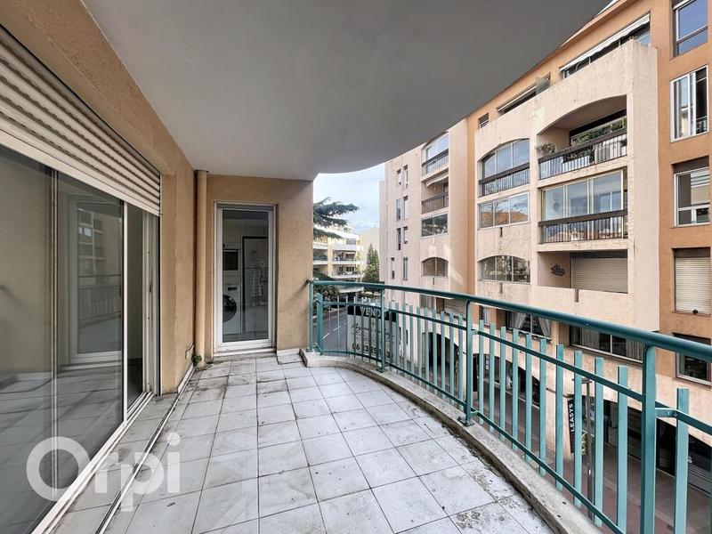 Appartement - 82 m² - 3 pièces