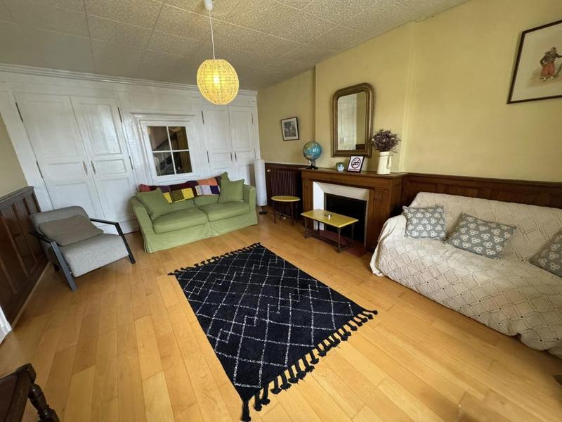 Maison - 200 m² - 8 pièces