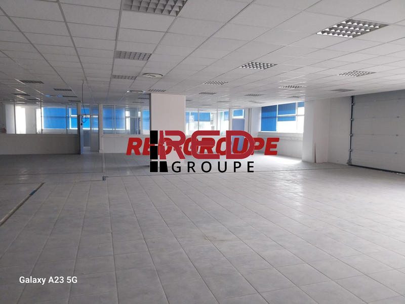 Entrepôt - 1 500 m²