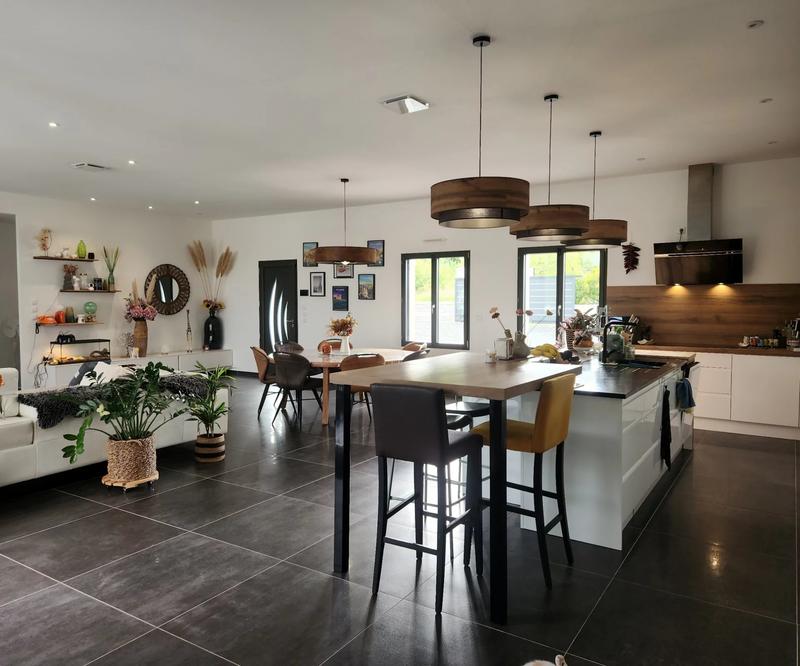 Maison - 240 m² - 7 pièces