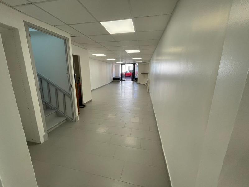 Local commercial - 200 m² - 4 pièces