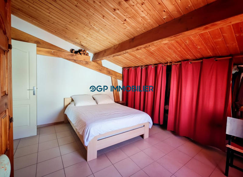 Maison traditionnelle - 212 m² - 8 pièces