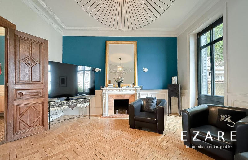 Maison - 352 m² - 12 pièces