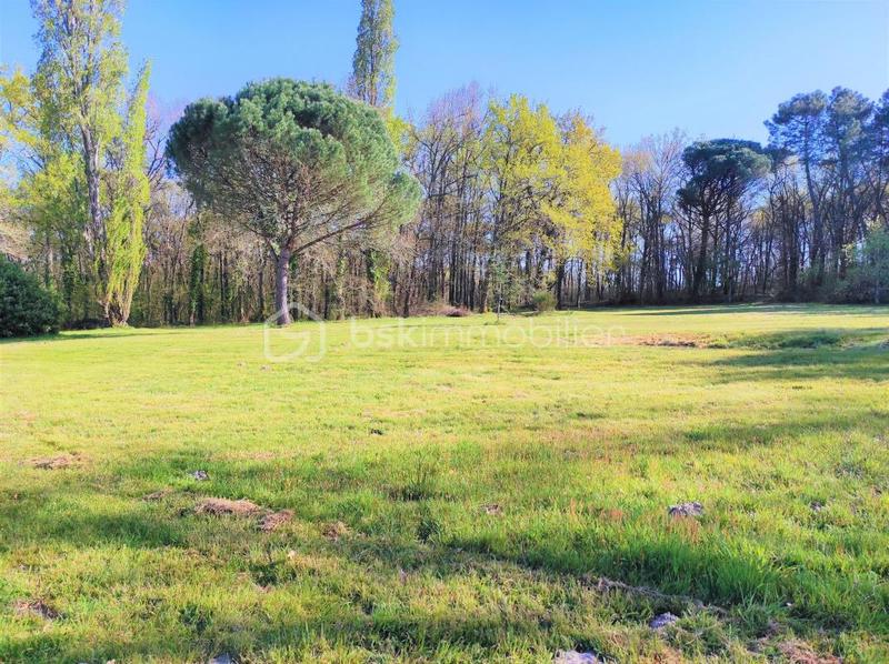 Demeure - 366 m² - 9 pièces