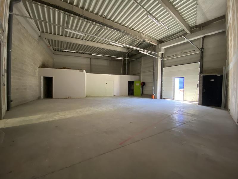 Local commercial - 1 203 m²