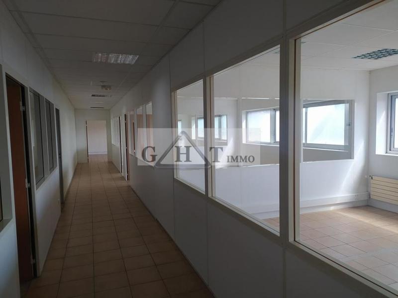 Entrepôt - 3 680 m²