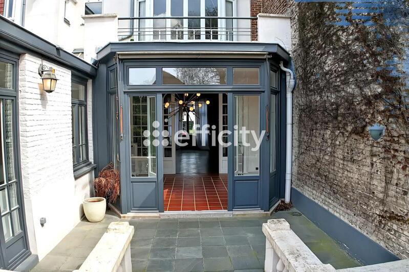 Maison - 213 m² - 7 pièces