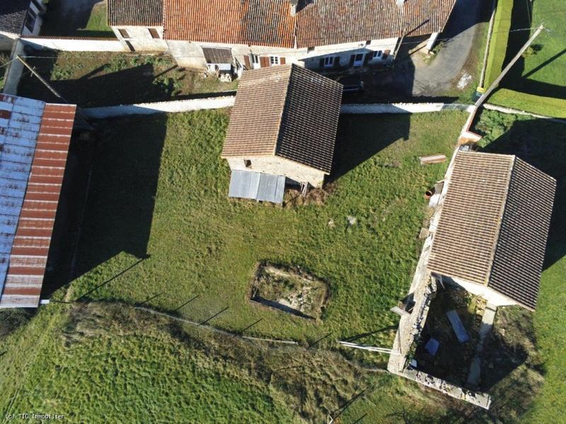 Maison en pierre - 1 859 m² - 4 pièces