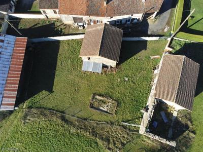 Maison en pierre - 1 859 m² - 4 pièces